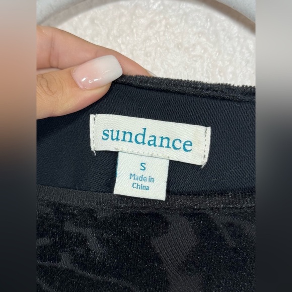Sundance Black Velvet Textured Floral Long Sleeve Top Women’s Size Small - Picture 3 of 11